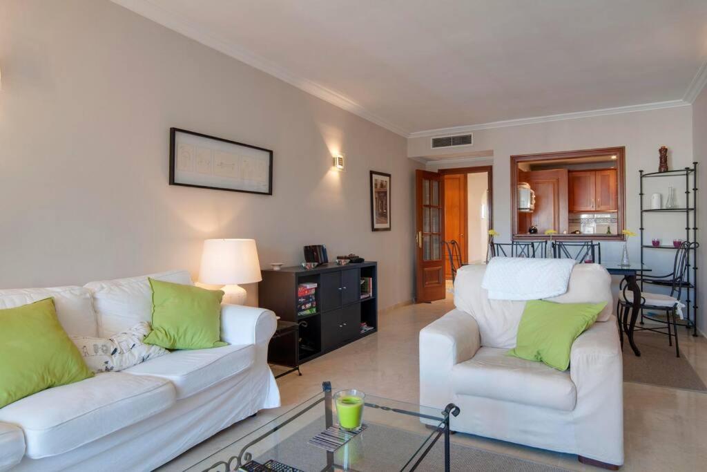 Sunny terrace apartment in prestigious Mijas Golf