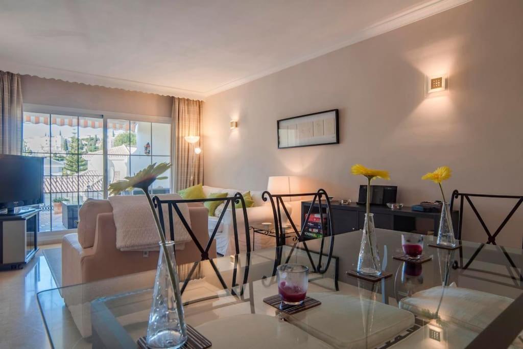 Sunny terrace apartment in prestigious Mijas Golf