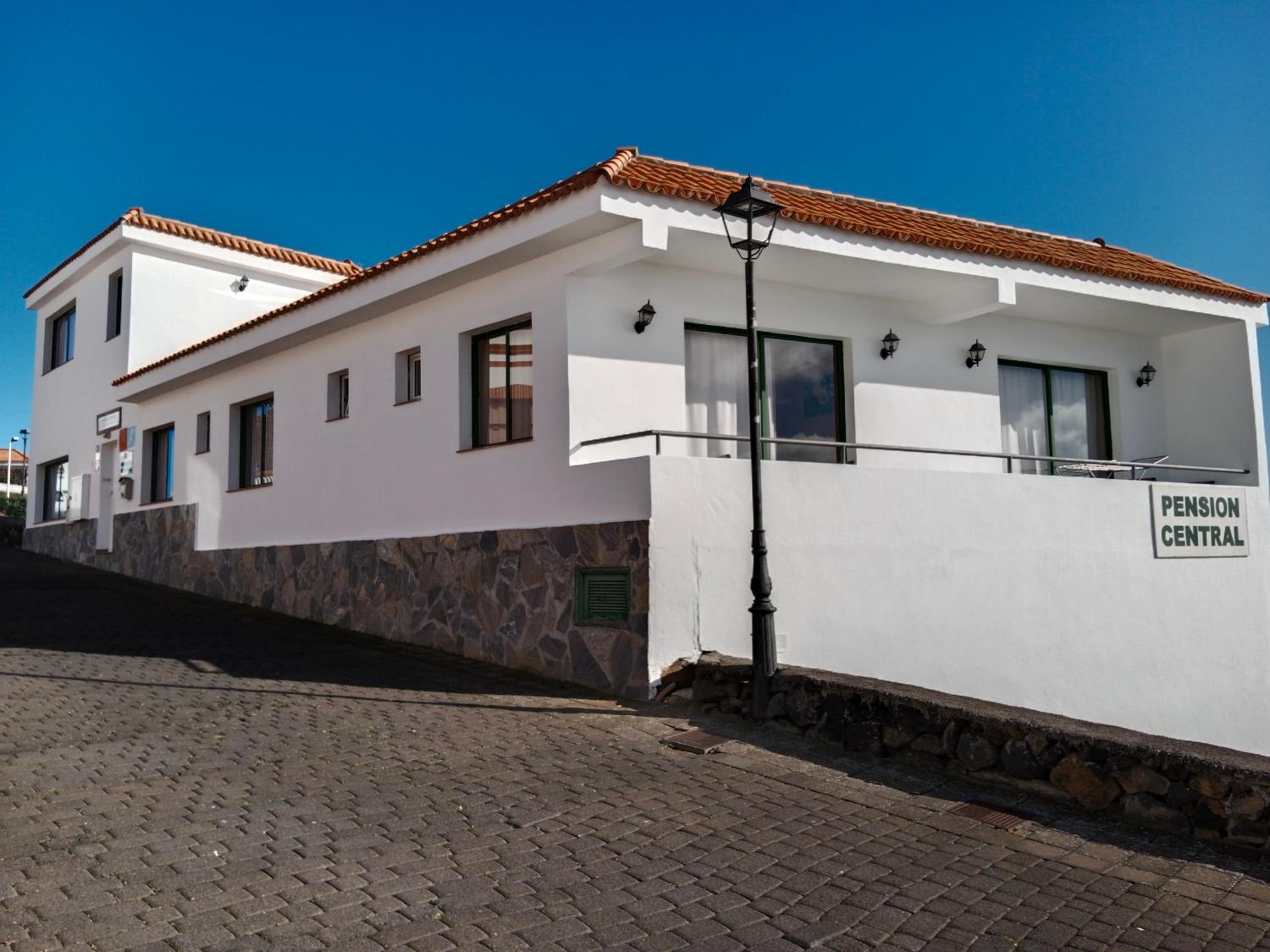 Hotel La Palma Hostel by Pension Central - Image 1