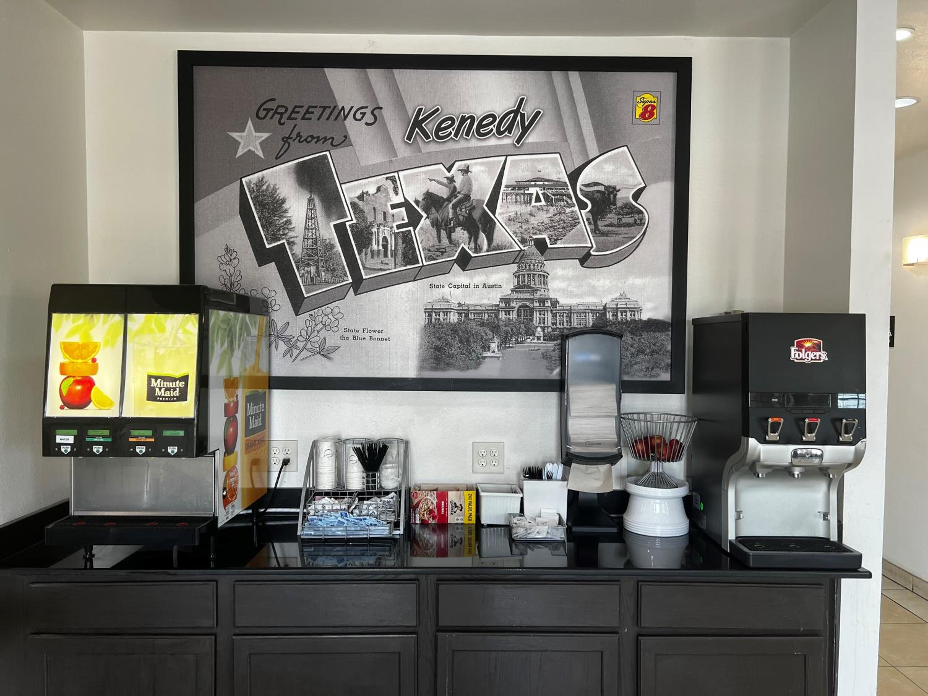 Super 8 by Wyndham Kenedy - Property Image 41