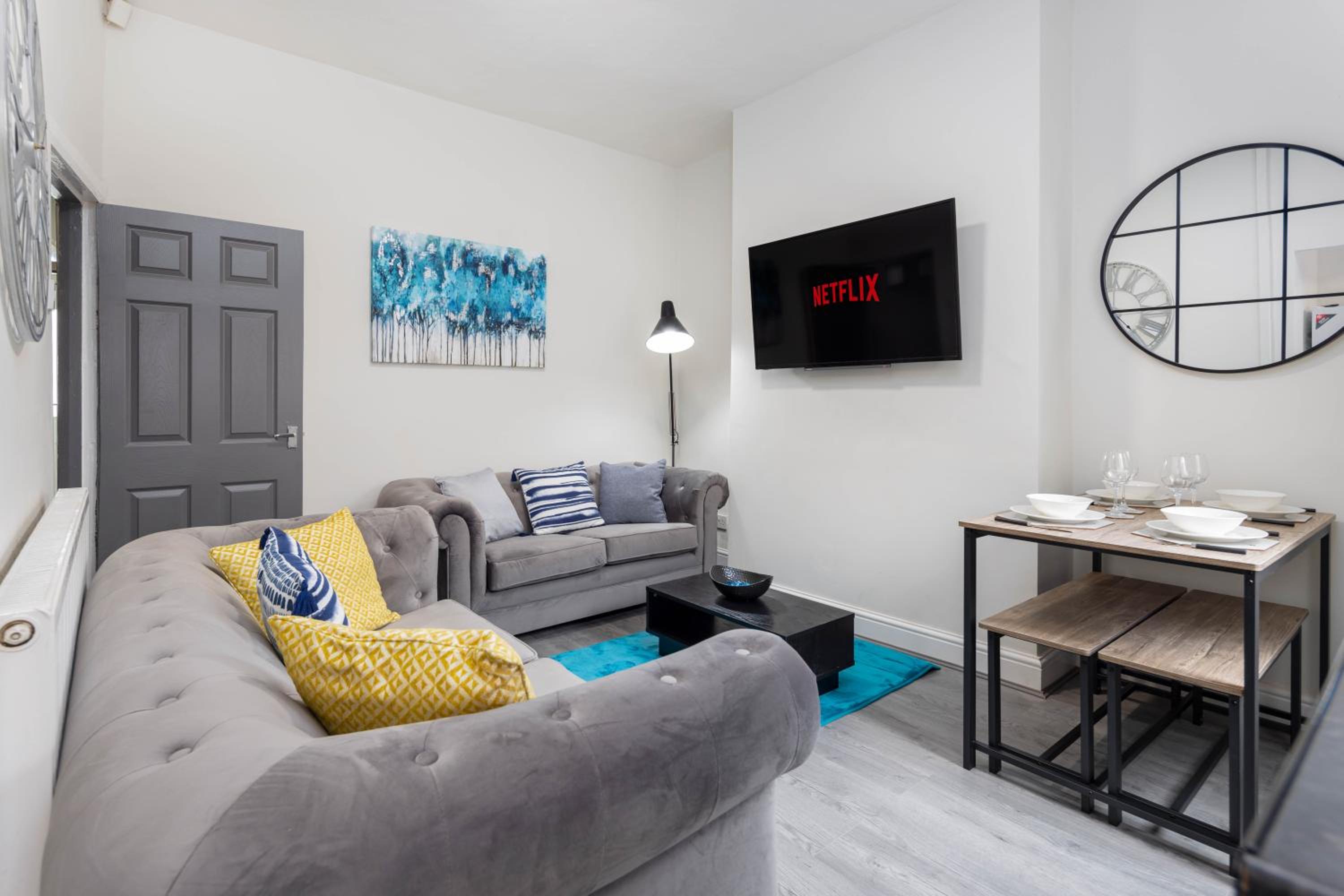 Toft House - Air Host & Stay - Free Parking - Contractor Friendly