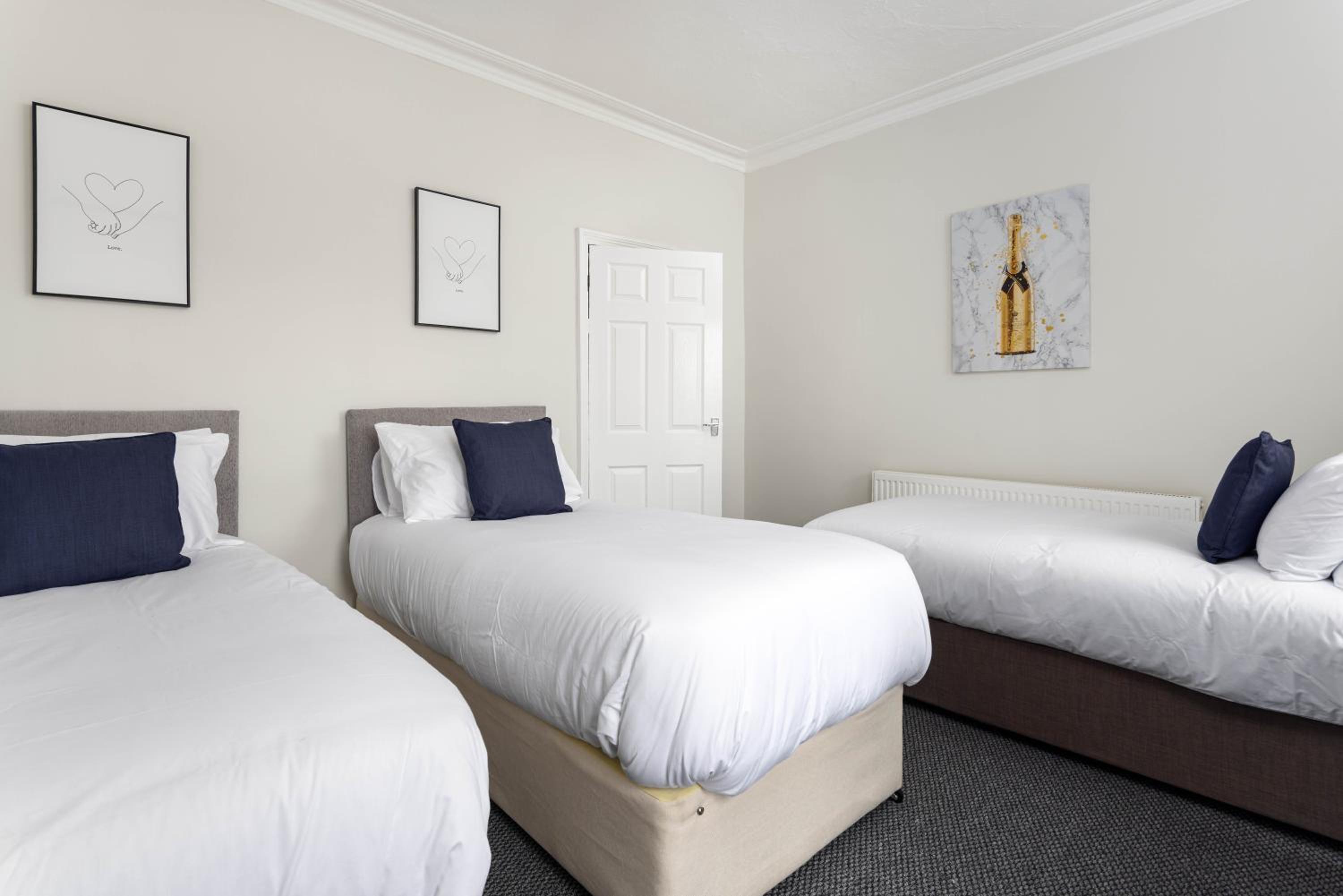 Toft House - Air Host & Stay - Free Parking - Contractor Friendly