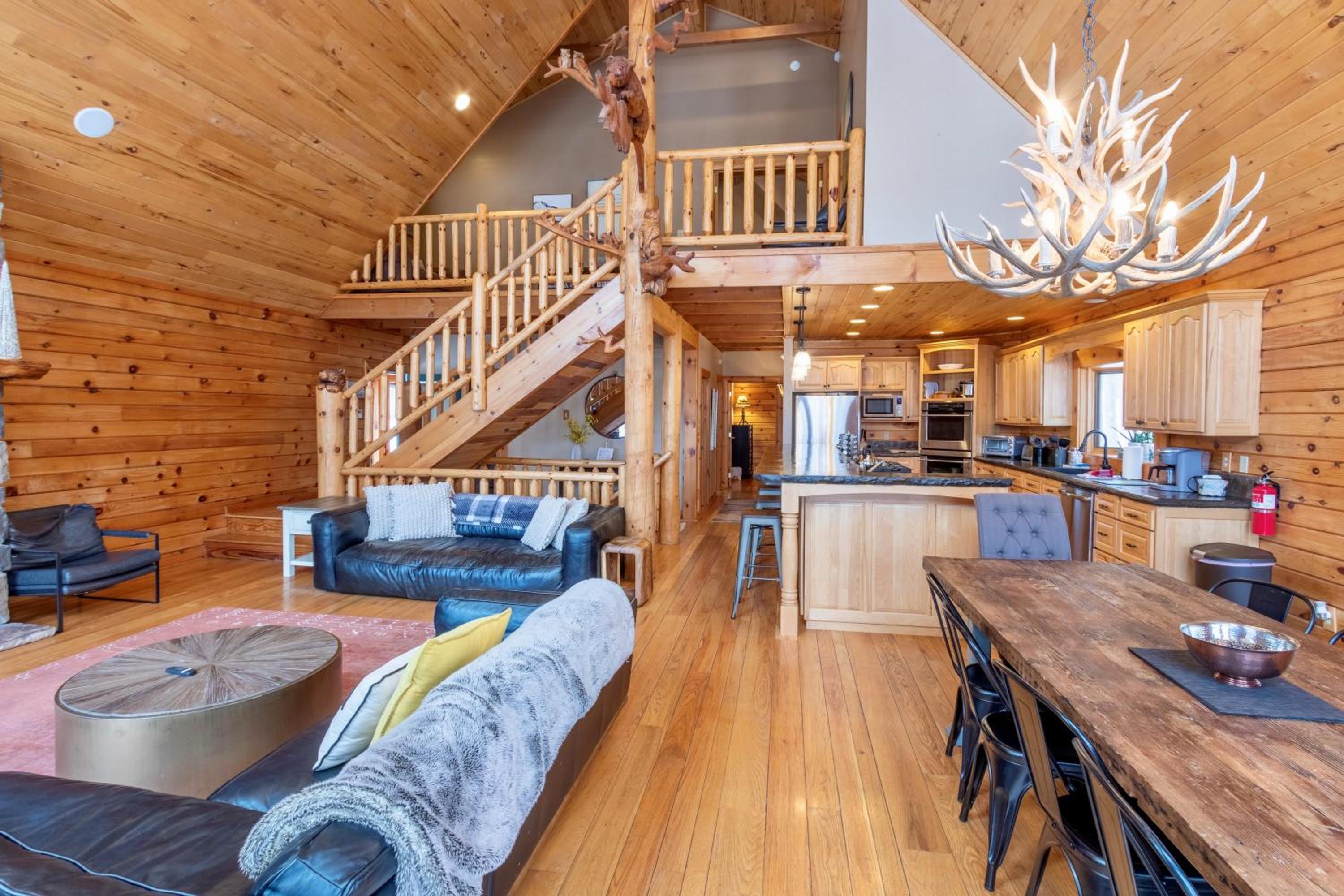 Bella Vista! Amazing Lake Views, Hot Tub, Peleton! view 3