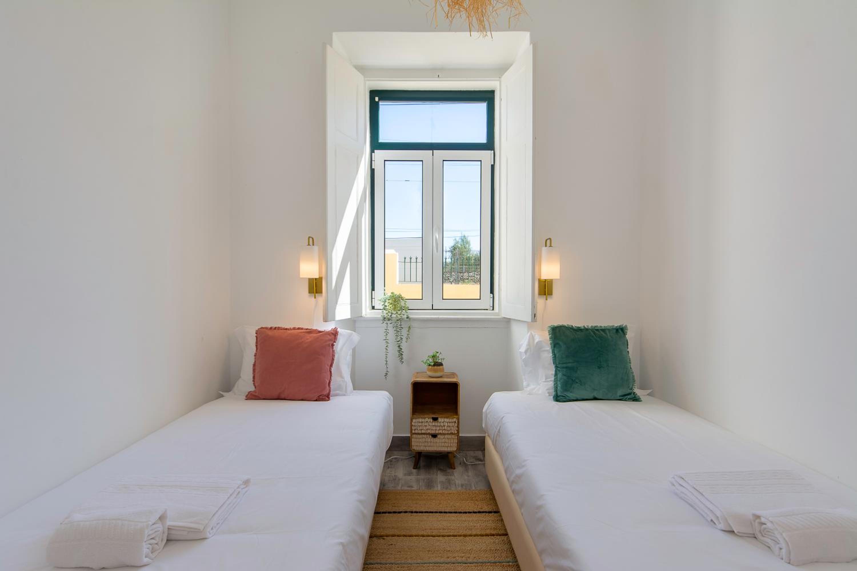 Cozy Apartment with Patio near Carcavelos Beach view 5