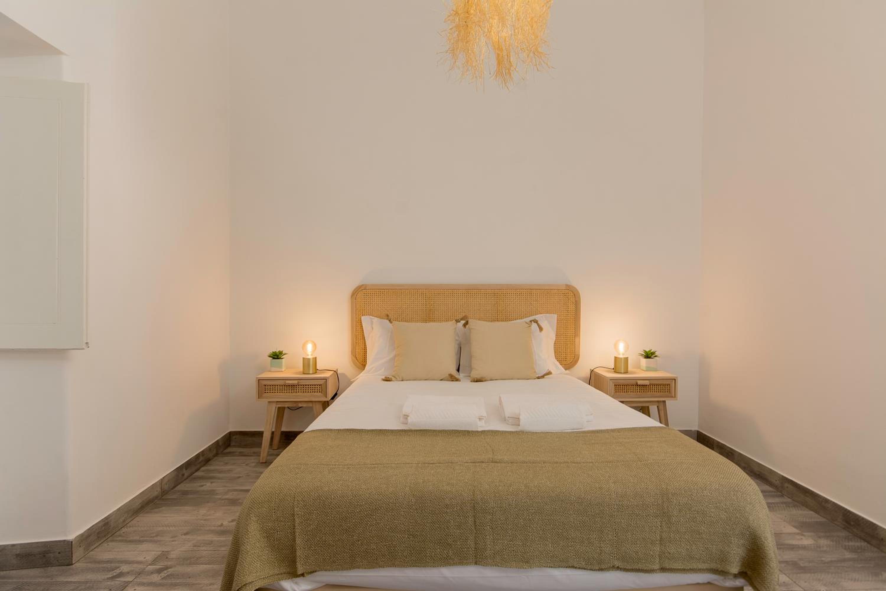Cozy Apartment with Patio near Carcavelos Beach view 3