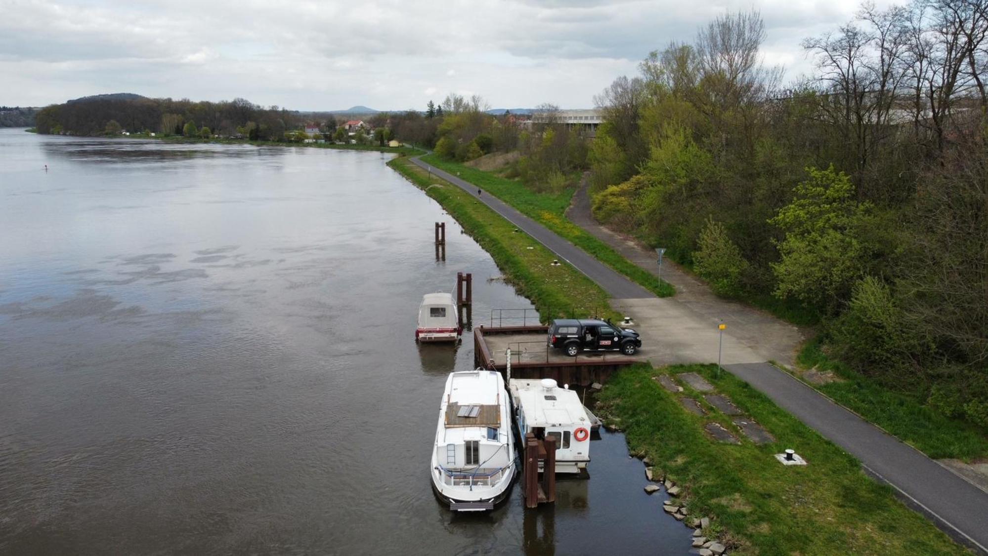 Zouw Hausboat Zakotven -pouze ubytovaní