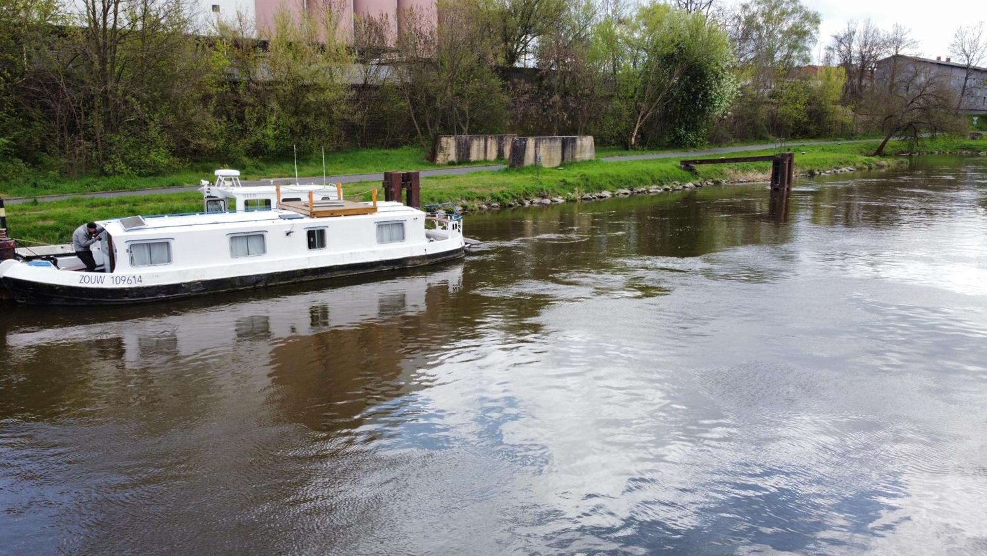 Zouw Hausboat Zakotven -pouze ubytovaní