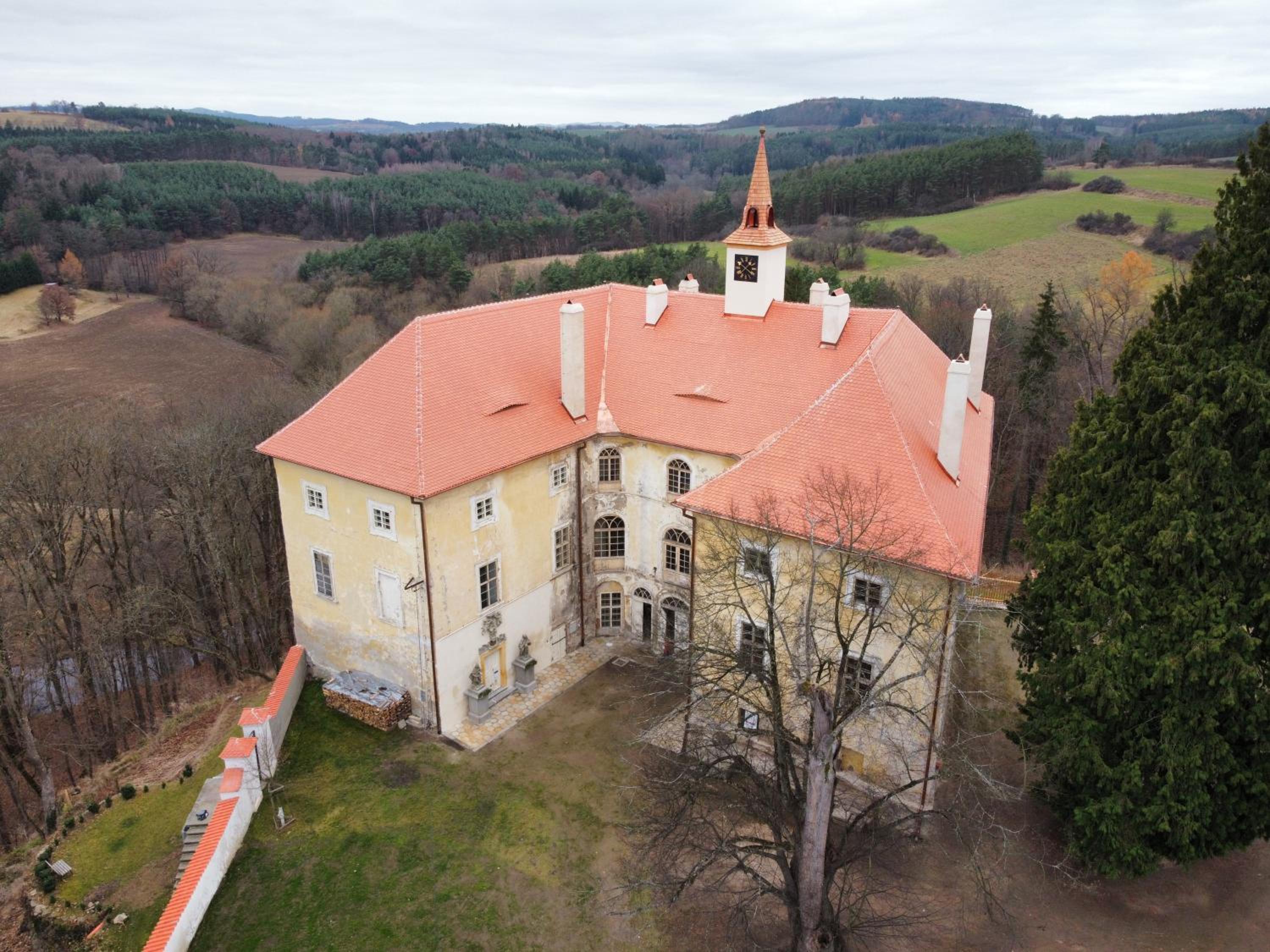 Dvůr bude