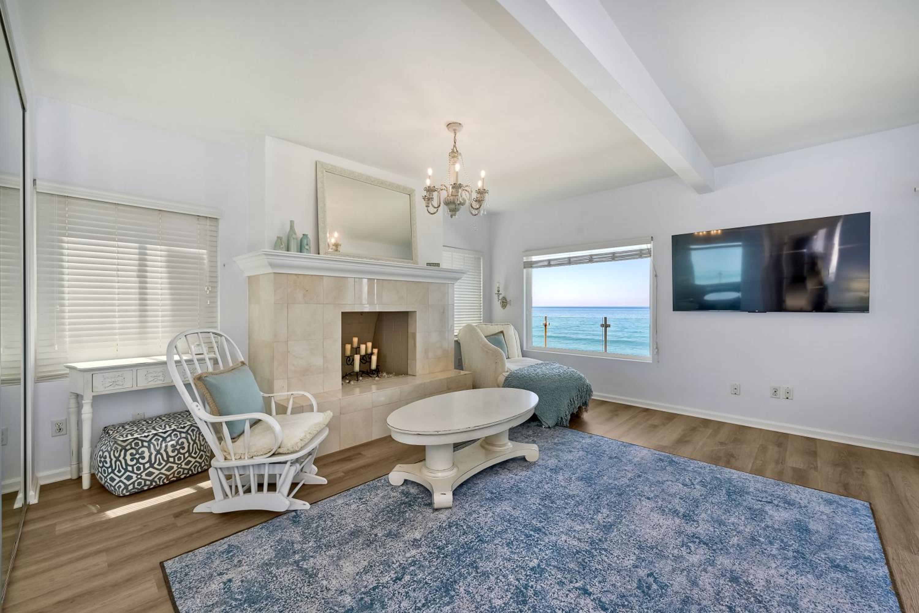 Pacific Haus - 8BR Oceanfront Getaway - Private Beach - Fire Pit - Beach Gear view 5