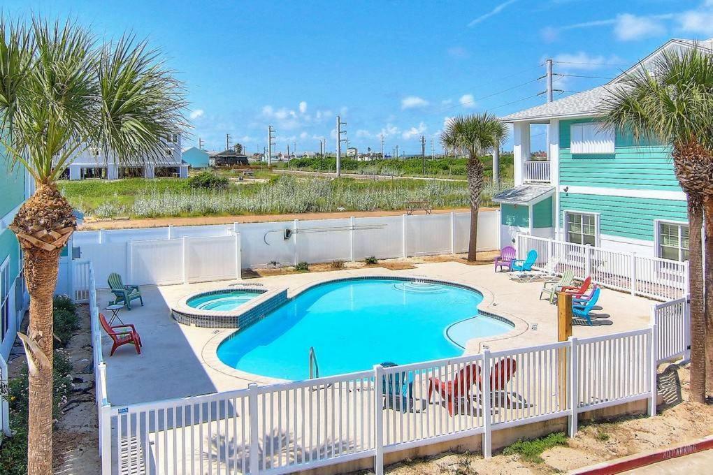 MC13 Upscale Condo, Shared Pool, Close to Beach, Pet Friendly, Garage Access view 4