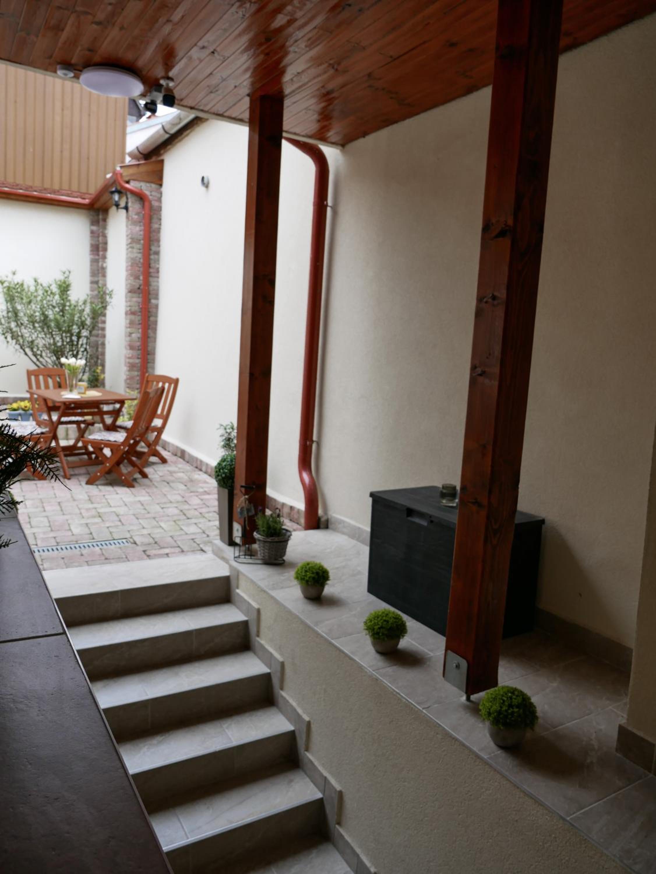 Várfal apartman I