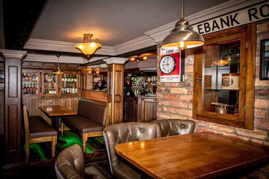 Hotel The Halt @ The Halfway House Country Pub - Image 1