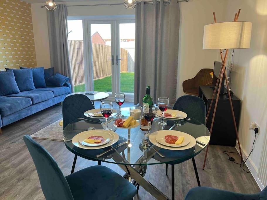 3 Bed house, Derby City Centre leisure or Business view 4