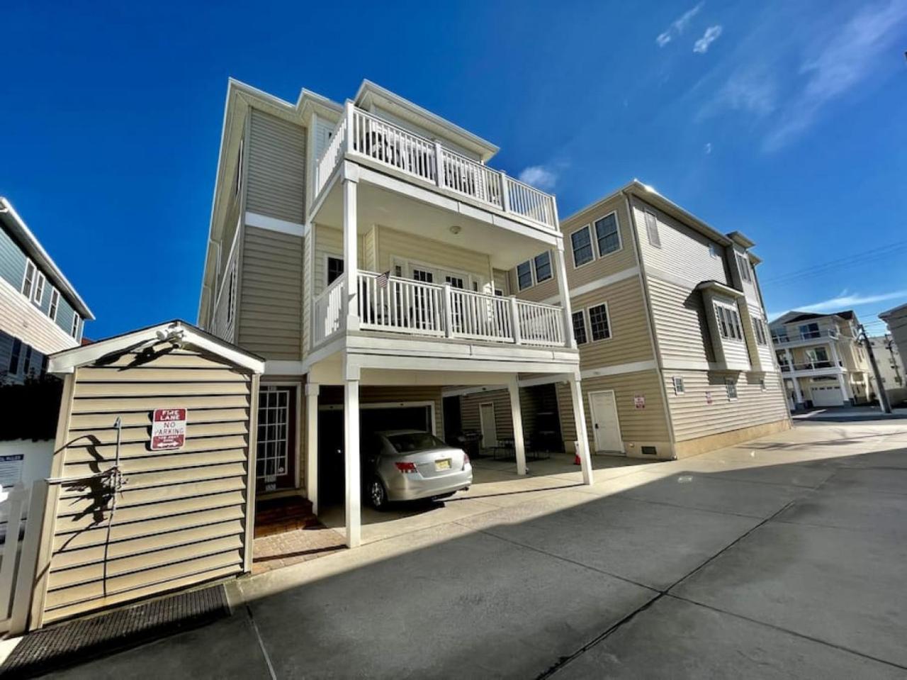 Beach Block 4 Bedroom with POOL