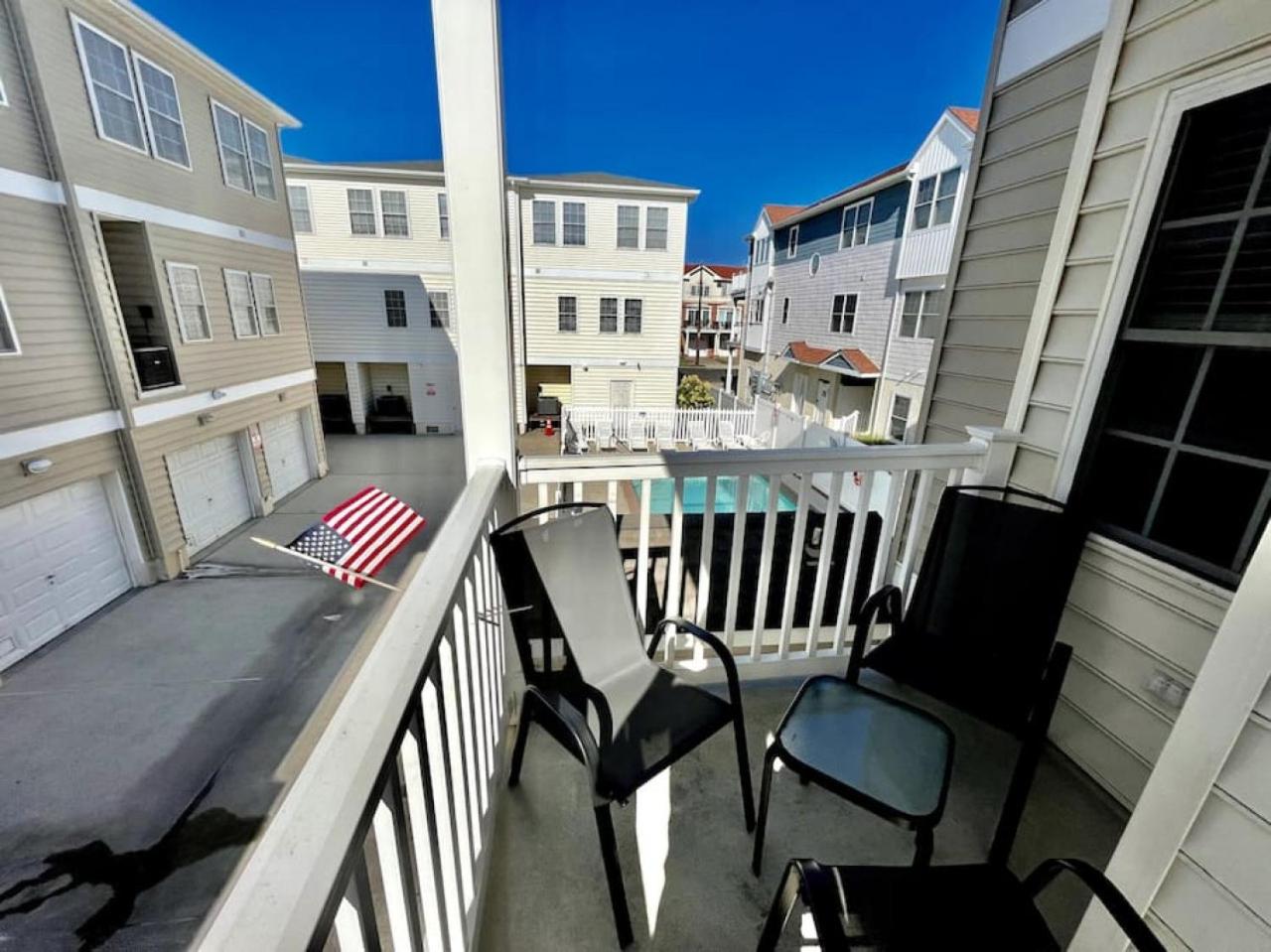 Beach Block 4 Bedroom with POOL