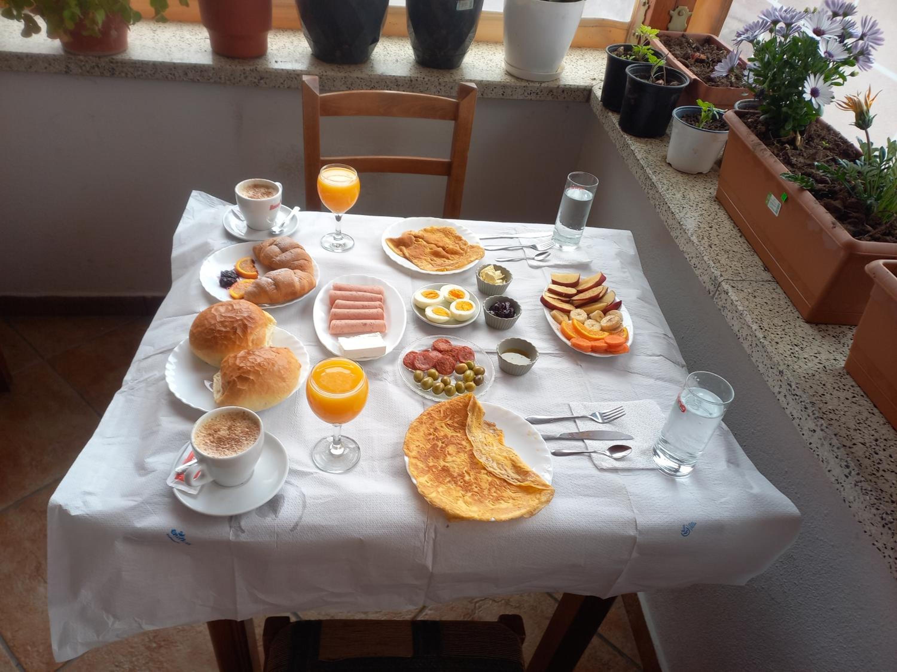 Vila HK is a cozy and welcoming house in the heart of Kruje It offers comfortable accommodation,free public parking nearby,and breakfast included,ensuring 