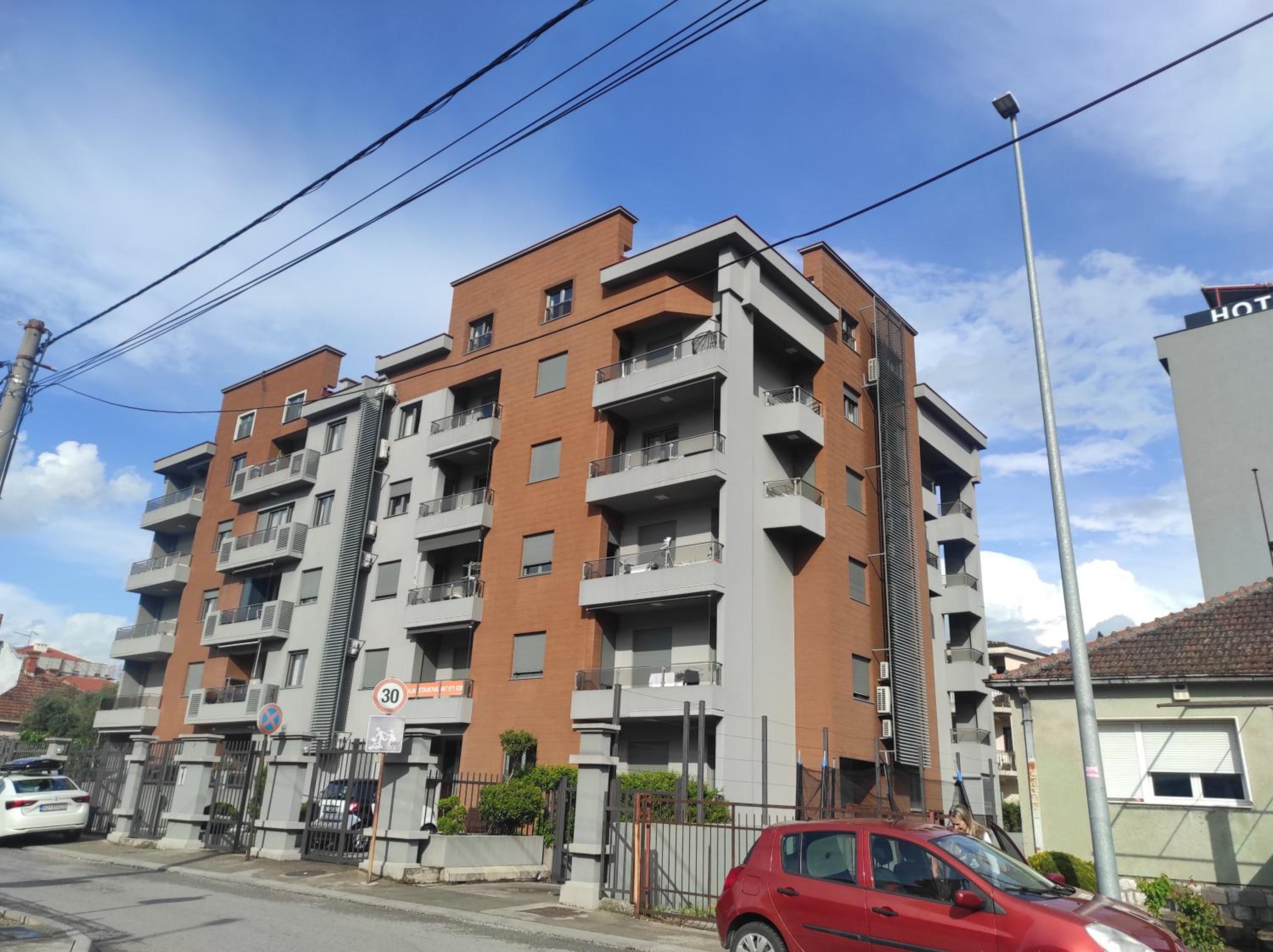 Cozy Studio K with Kitchen & WiFi in Heart of Podgorica