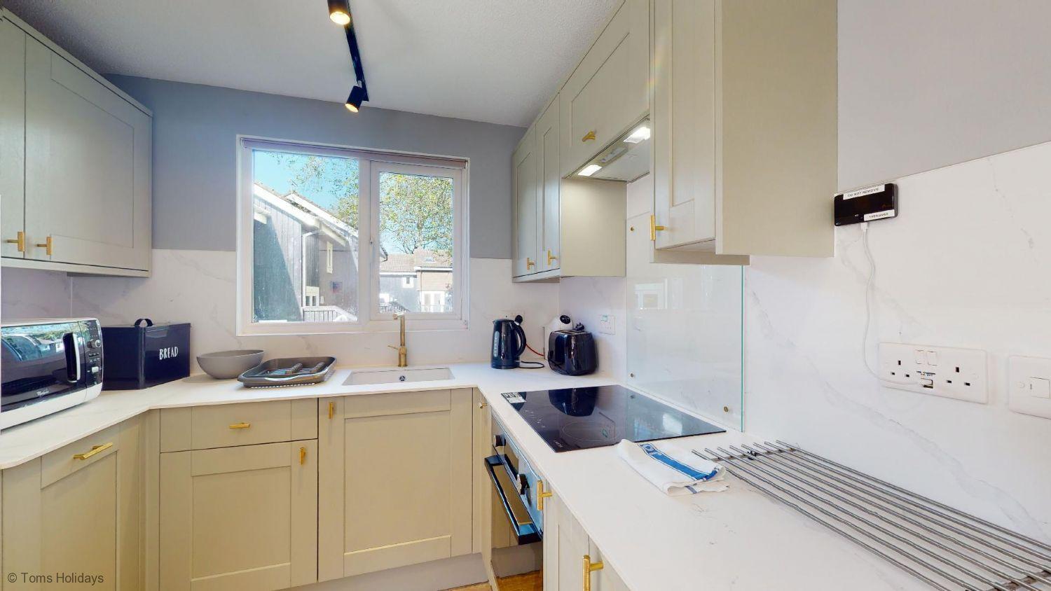 19 Strawberry Hill, Tolroy Manor view 4