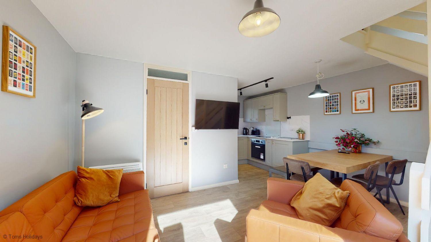 19 Strawberry Hill, Tolroy Manor view 2