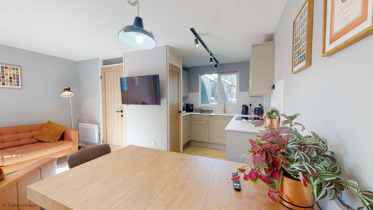 19 Strawberry Hill, Tolroy Manor view 3