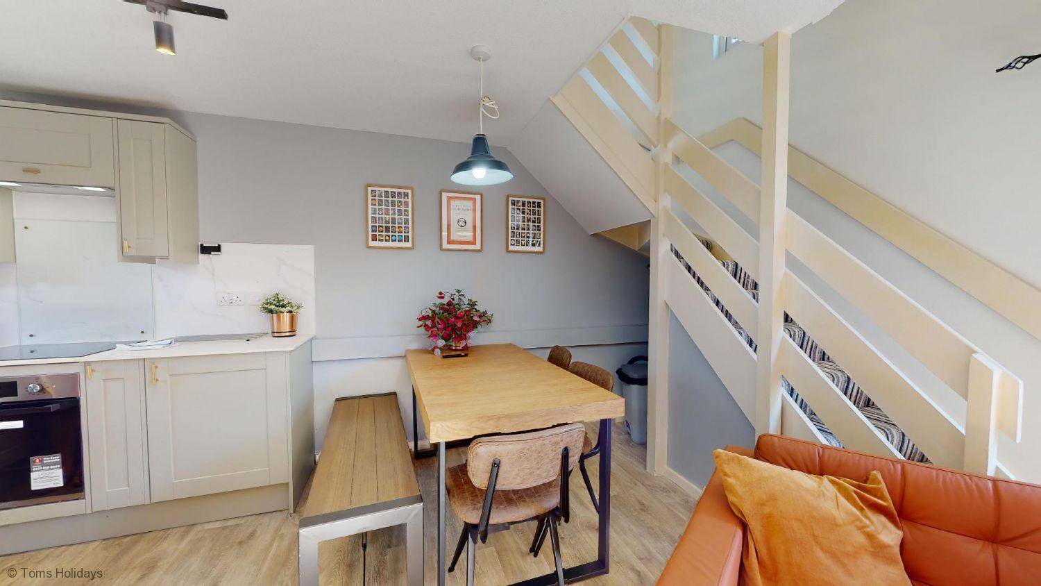 19 Strawberry Hill, Tolroy Manor view 5
