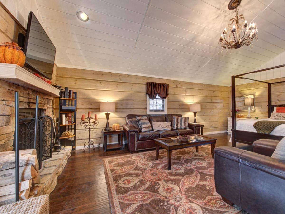 Seclusion Retreat, 1 Bedroom, Fireplace, Hot Tub, Sleeps 4 view 4