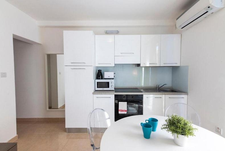 The Caves Apartments photo 2