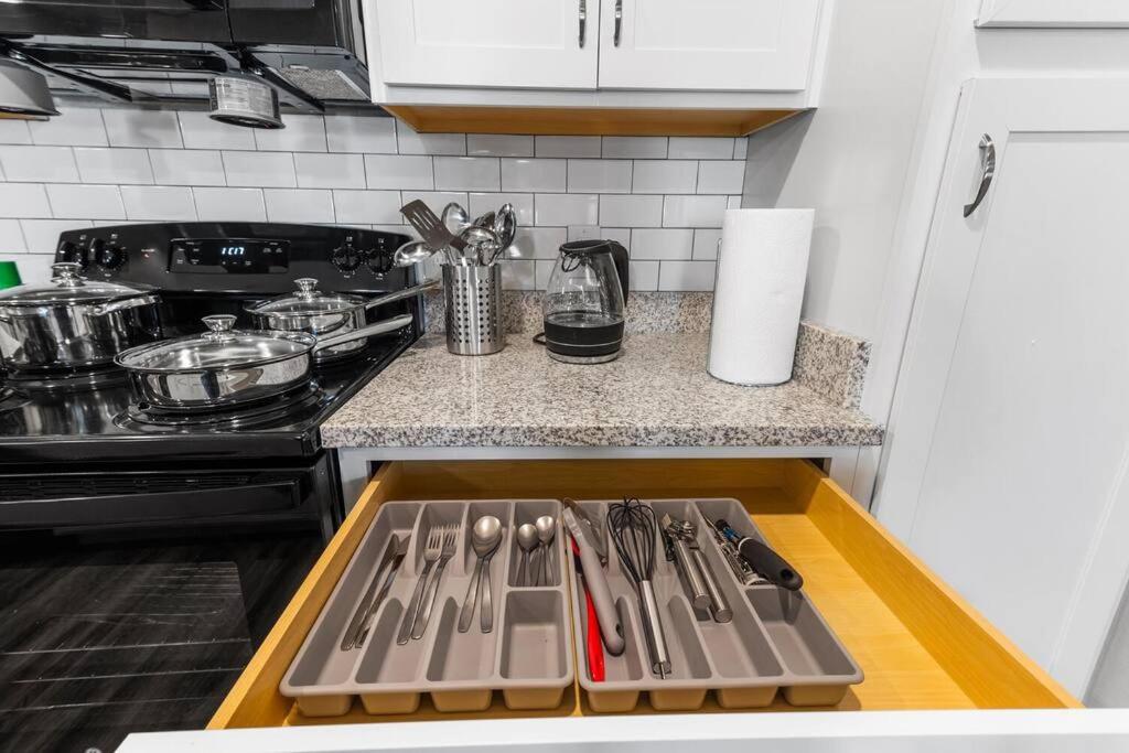 Elegant 3BR/2BA Condo Near Beaches & Attractions view 3