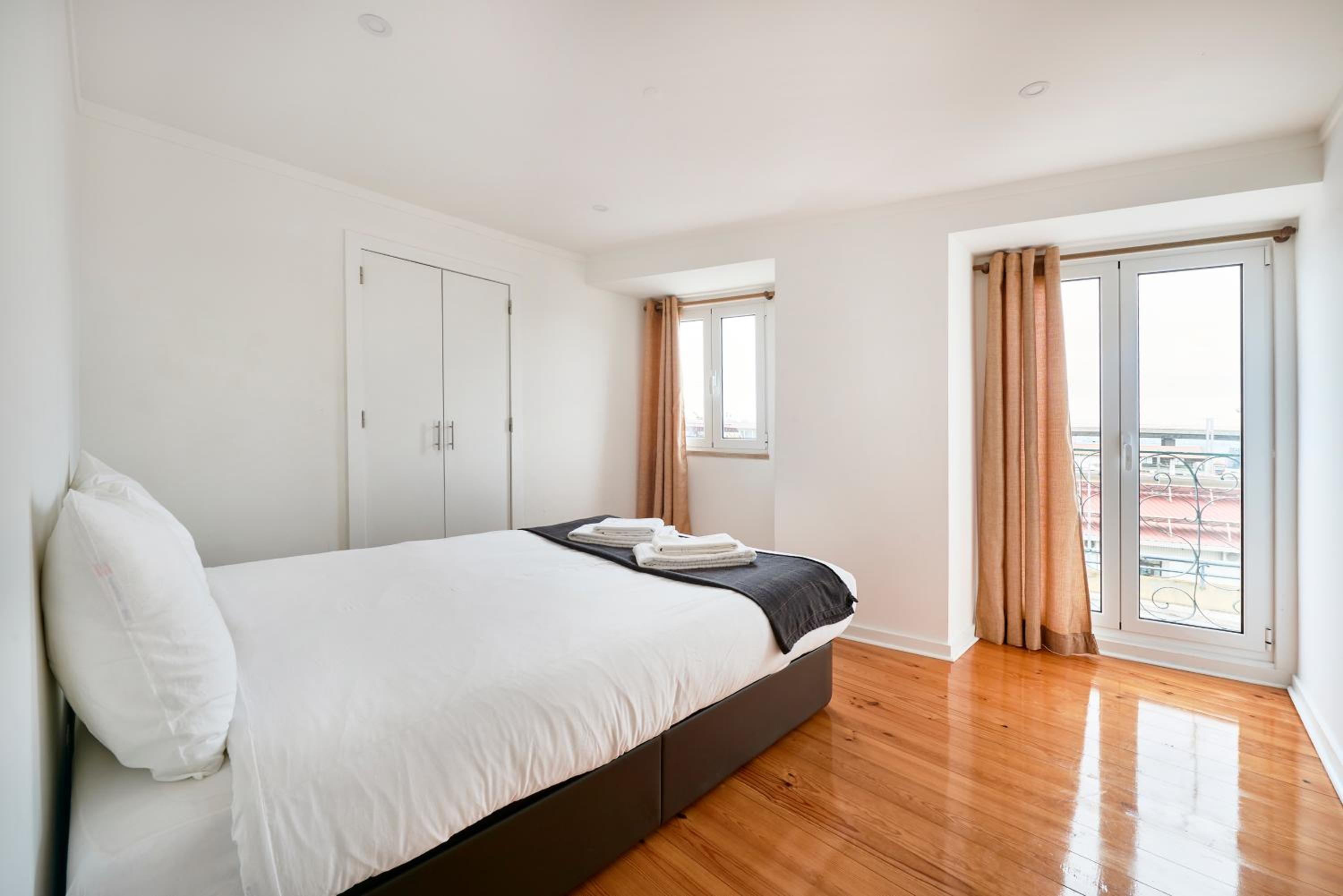 Cozy Flat in Santa Apolonia view 2