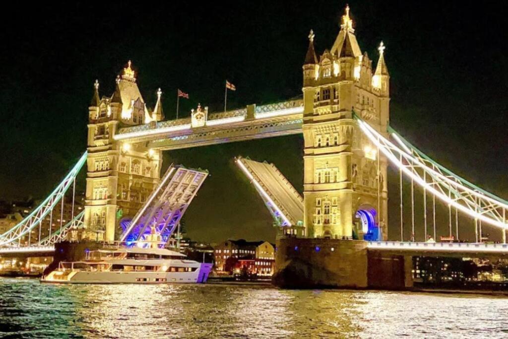 Tower Bridge! Immaculate One Bed