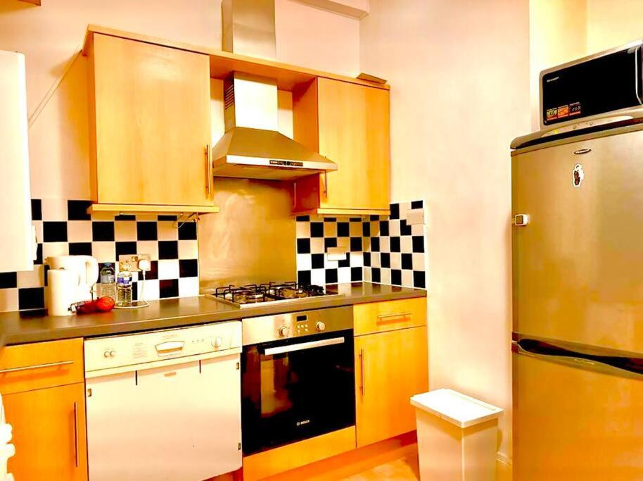 Tower Bridge! Immaculate One Bed