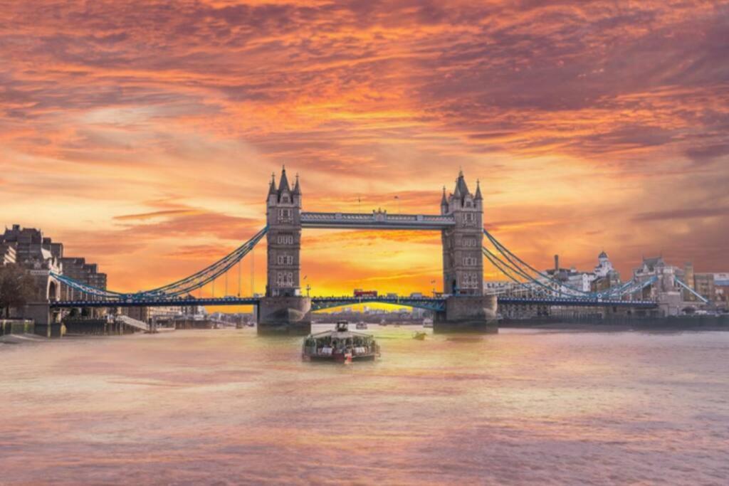 Tower Bridge! Immaculate One Bed