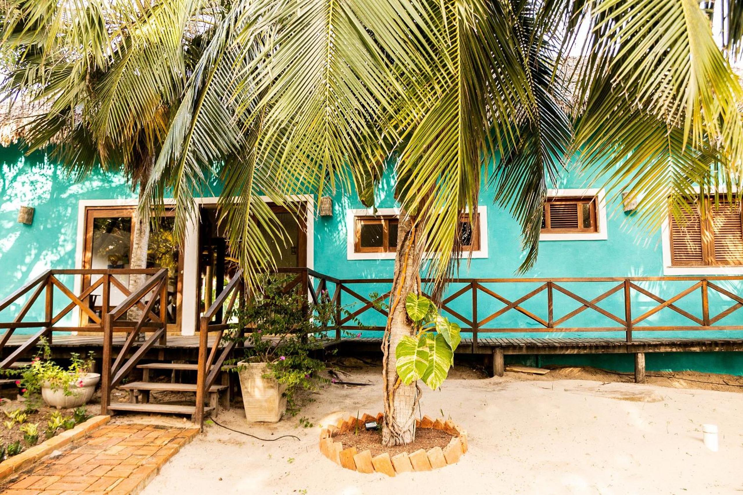 Casa com 5 quartos e área de lazer completa a 150mt da praia de Barra Grande