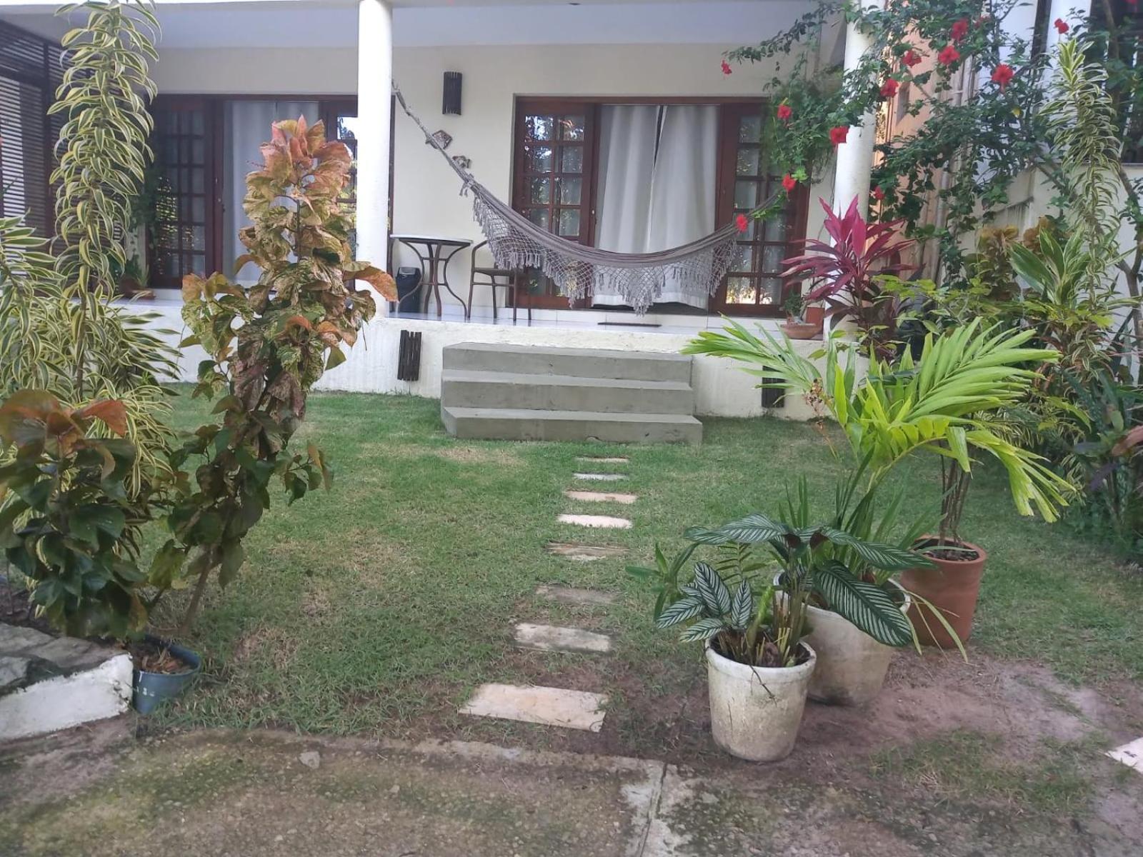 Casa aconchegante em condomínio arborizado