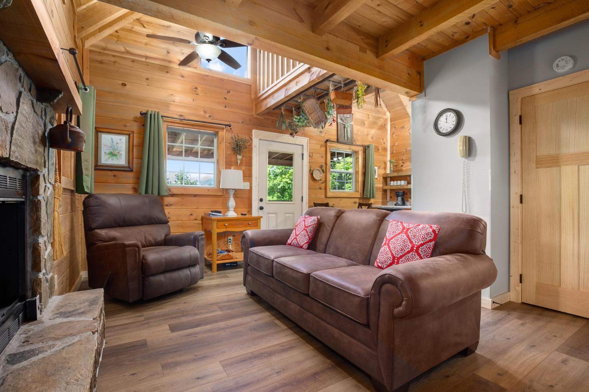 Silver Moon, 1 Bedroom, Mountain View, Hot Tub, WiFi, Sleeps 2 view 3