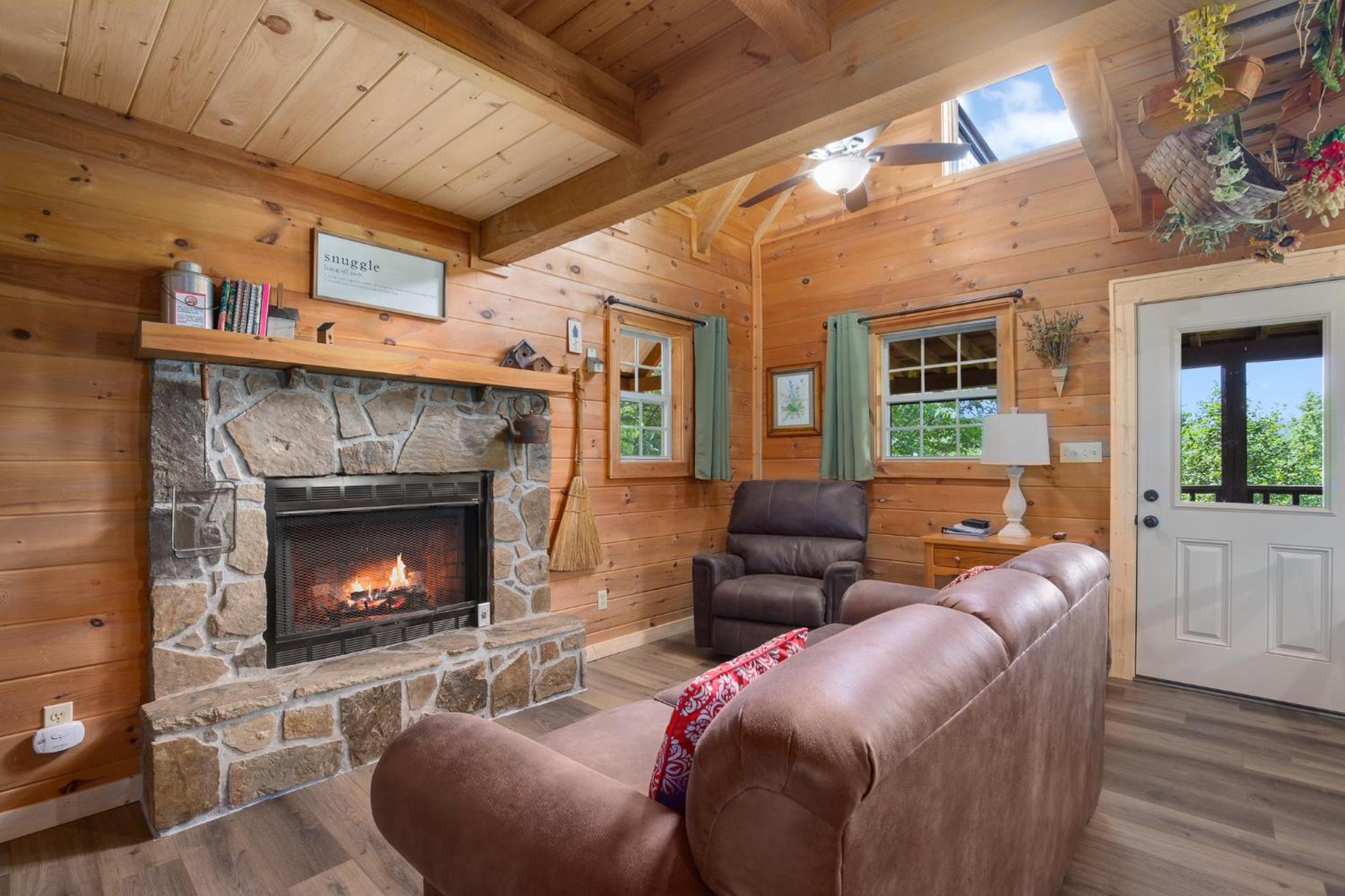 Silver Moon, 1 Bedroom, Mountain View, Hot Tub, WiFi, Sleeps 2 view 4