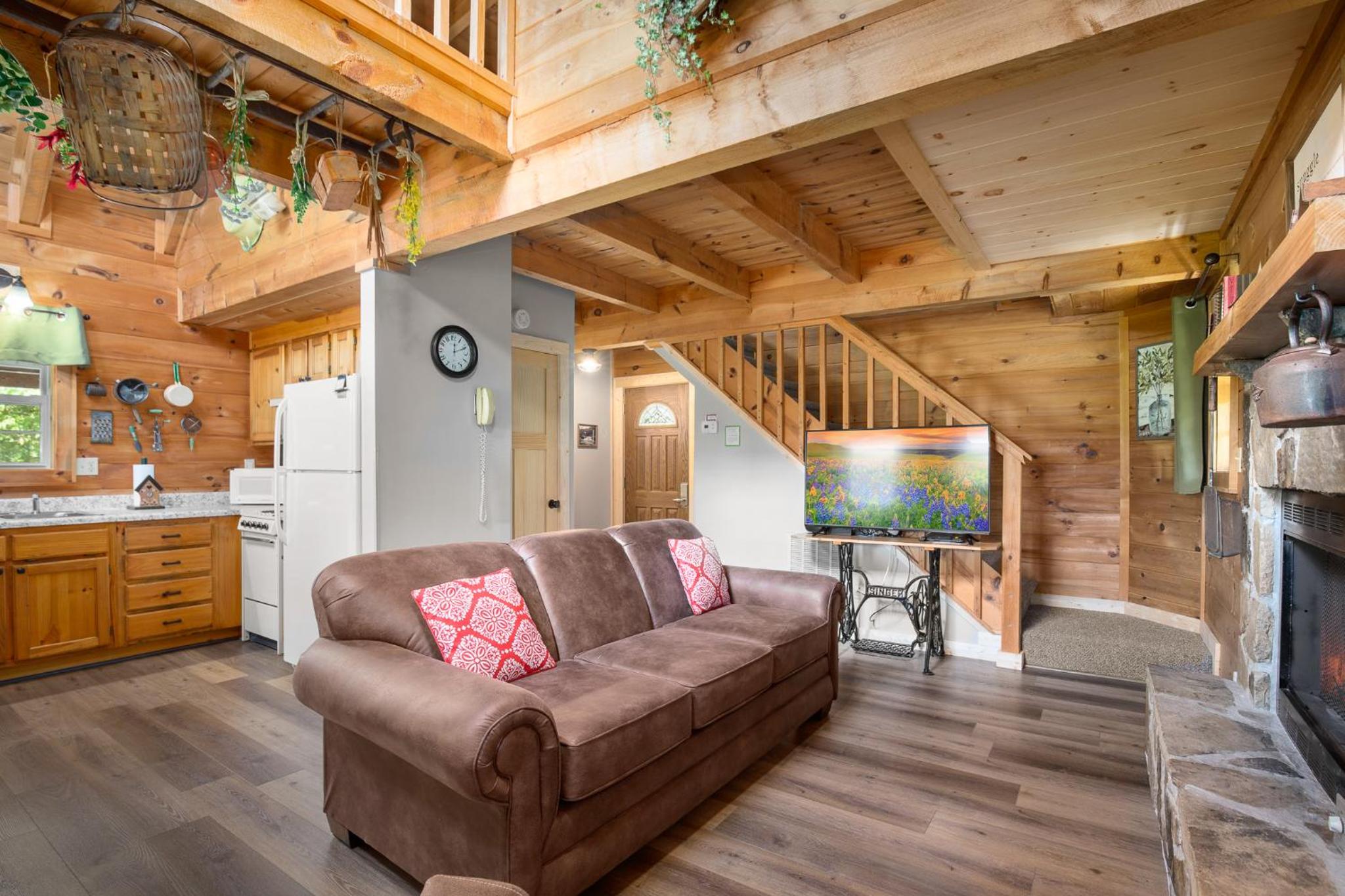 Silver Moon, 1 Bedroom, Mountain View, Hot Tub, WiFi, Sleeps 2 view 5