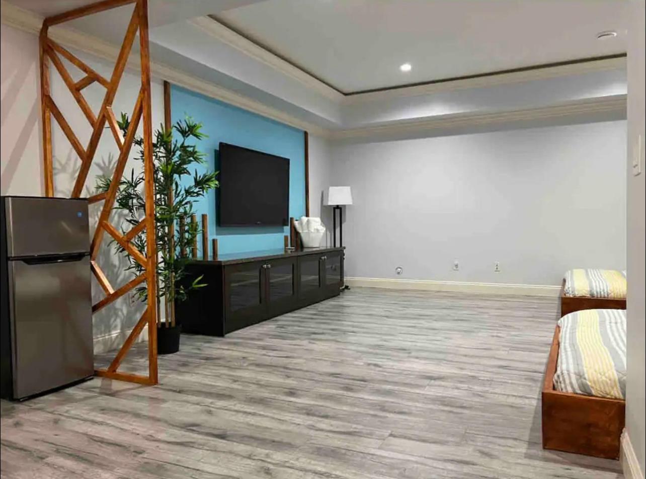 Modern Spacious For Big Group