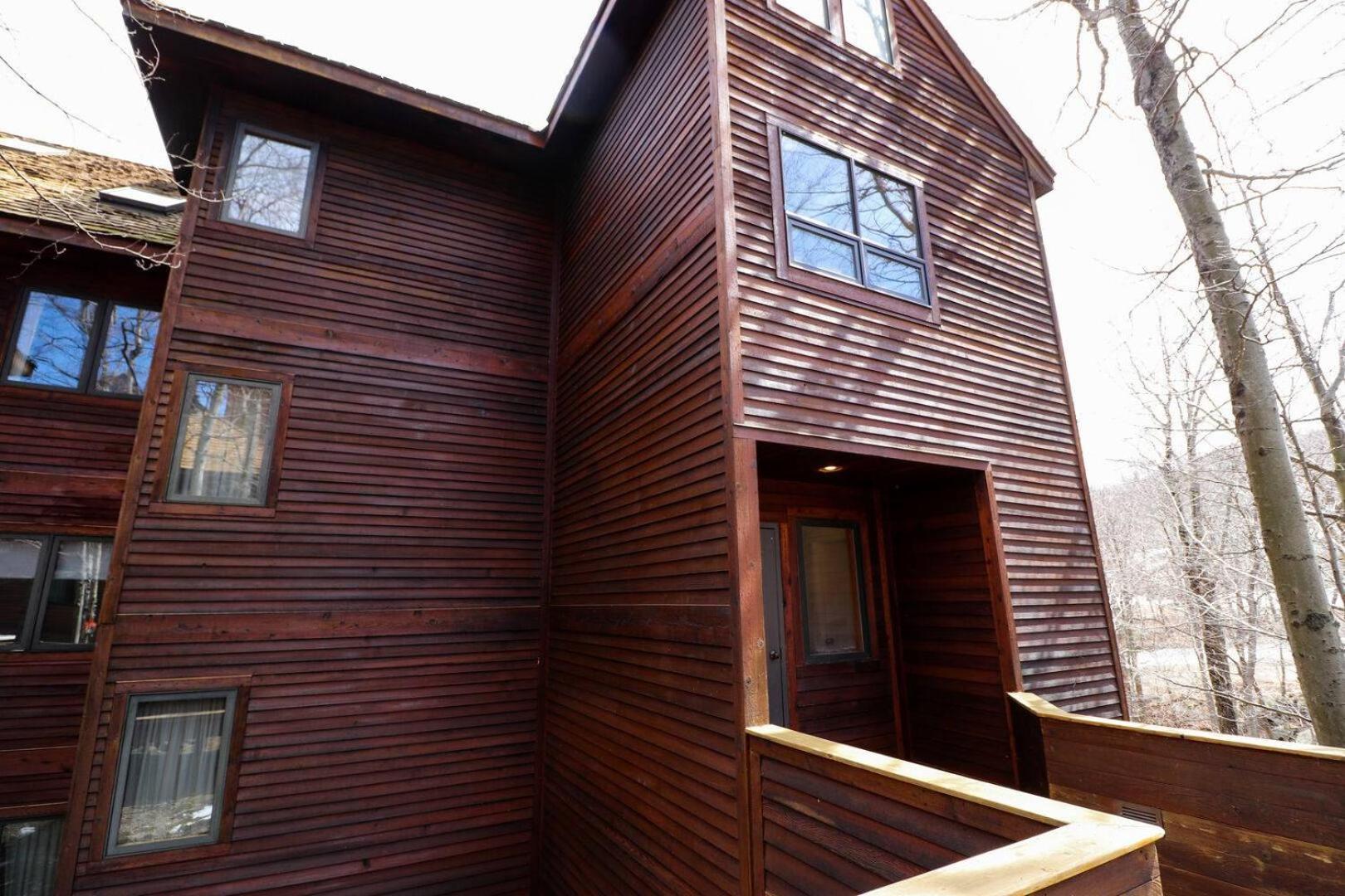 Beautifully Decorated Upscale Two bedroom HRE1 view 2
