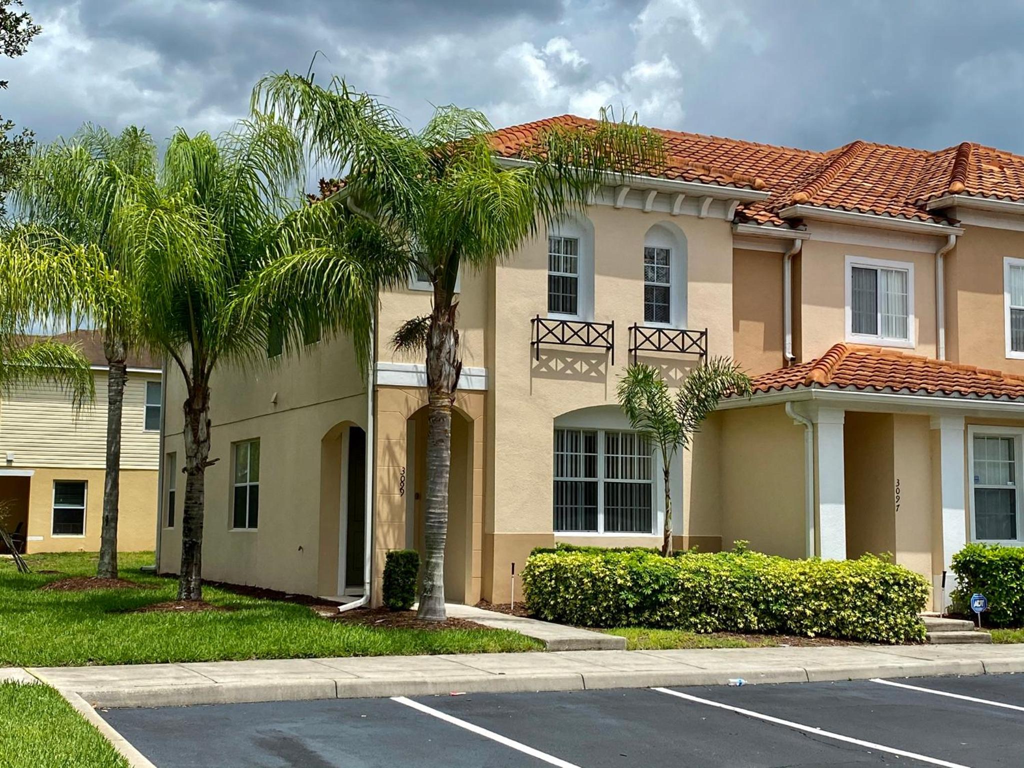 Three Bedrooms Townhome 3099 view 2