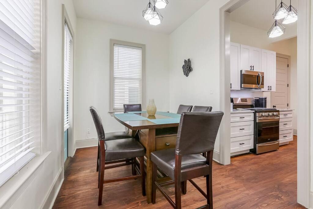 Chic 3BR NOLA Retreat, Streetcar Access, Ideal for Families & Friends view 3