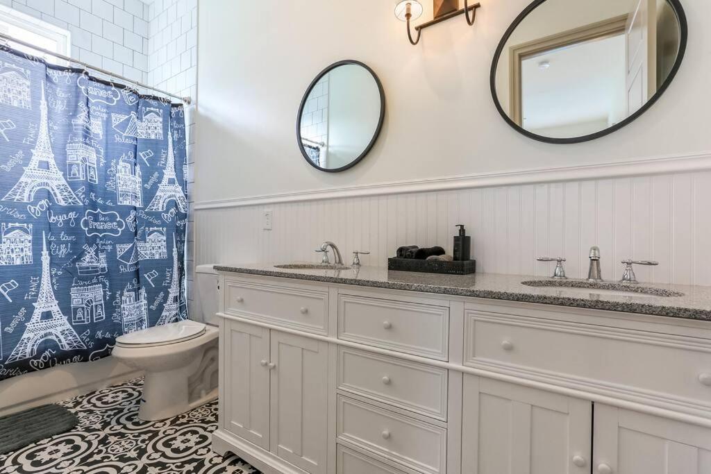 Chic 3BR NOLA Retreat, Streetcar Access, Ideal for Families & Friends view 5