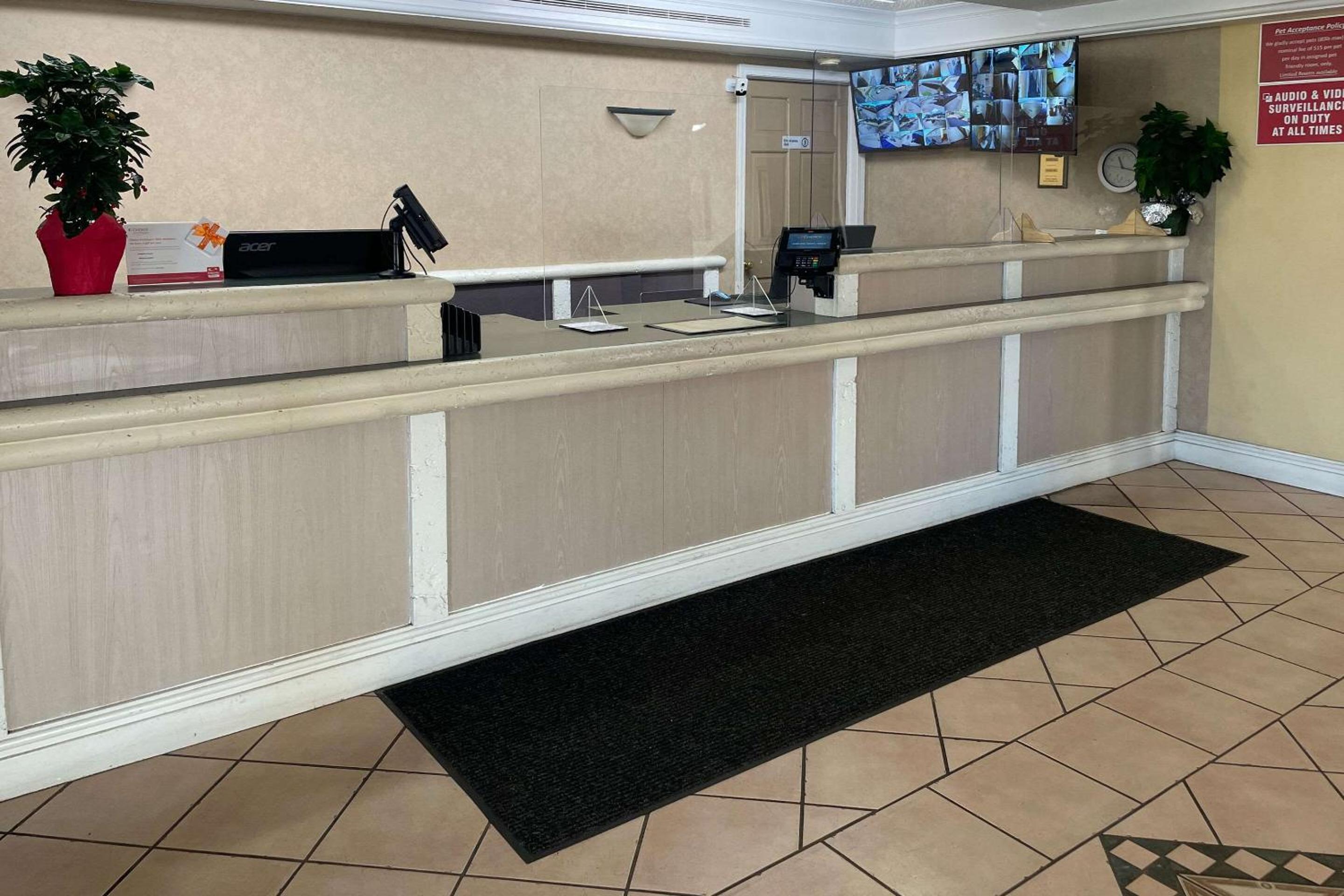 Econo Lodge Kalamazoo near Wings Stadium view 4