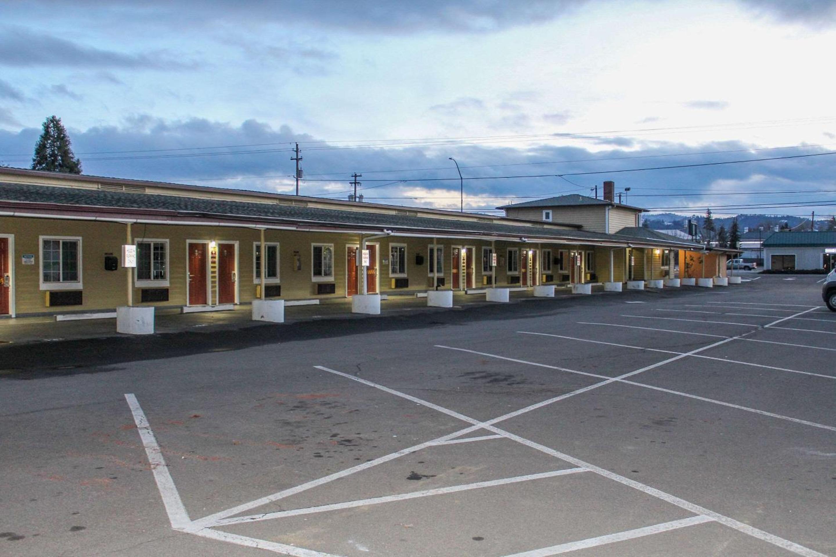 Rodeway Inn Medford South I-5 view 3