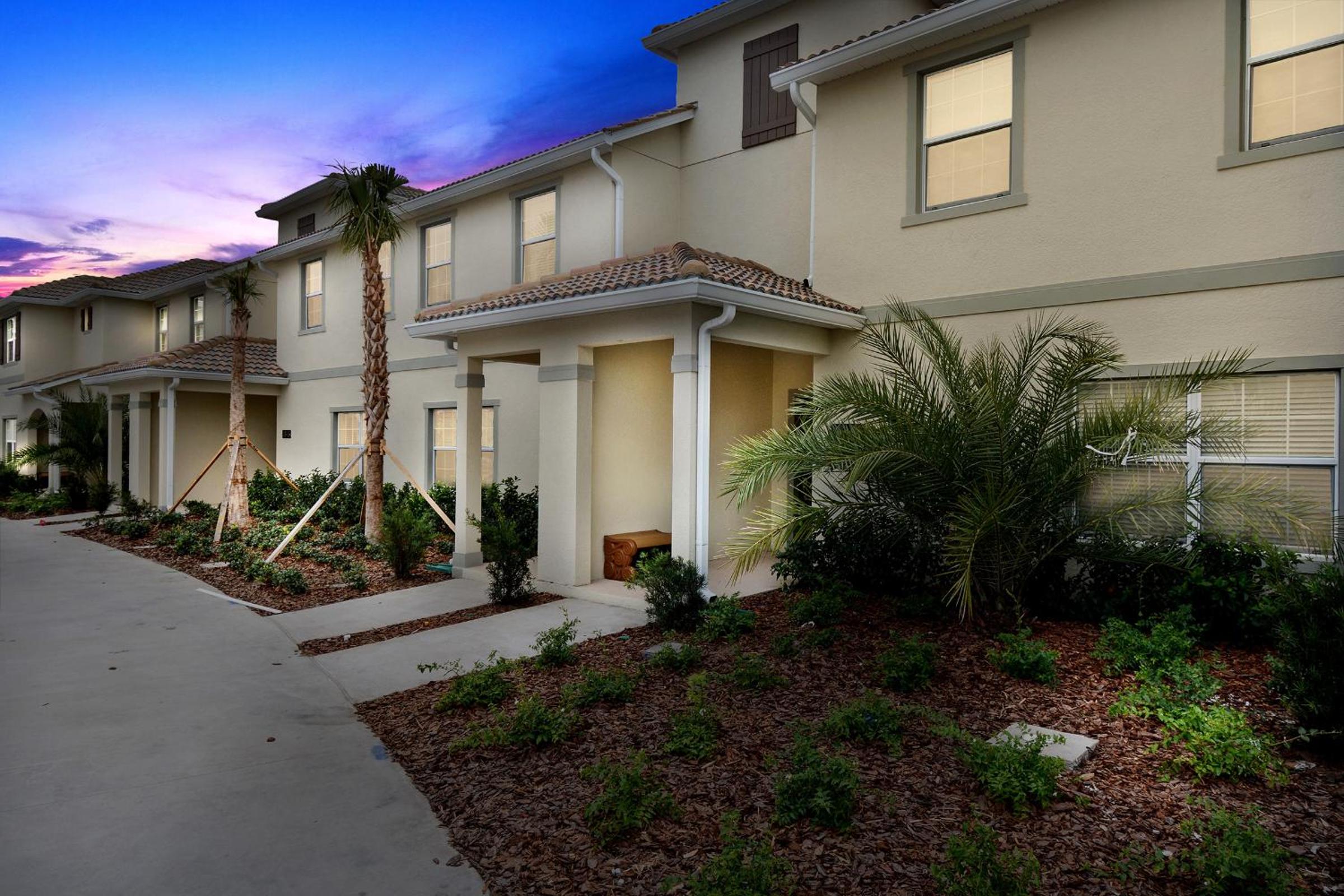 Four Bedrooms w/ Pool TownHome 4841