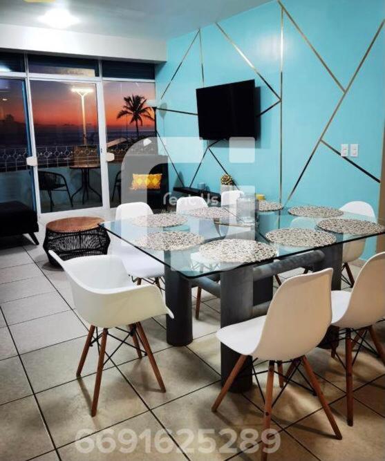 Hotel Condominio Miramar, Mazatlan en malecón frente a la playa - Image 1