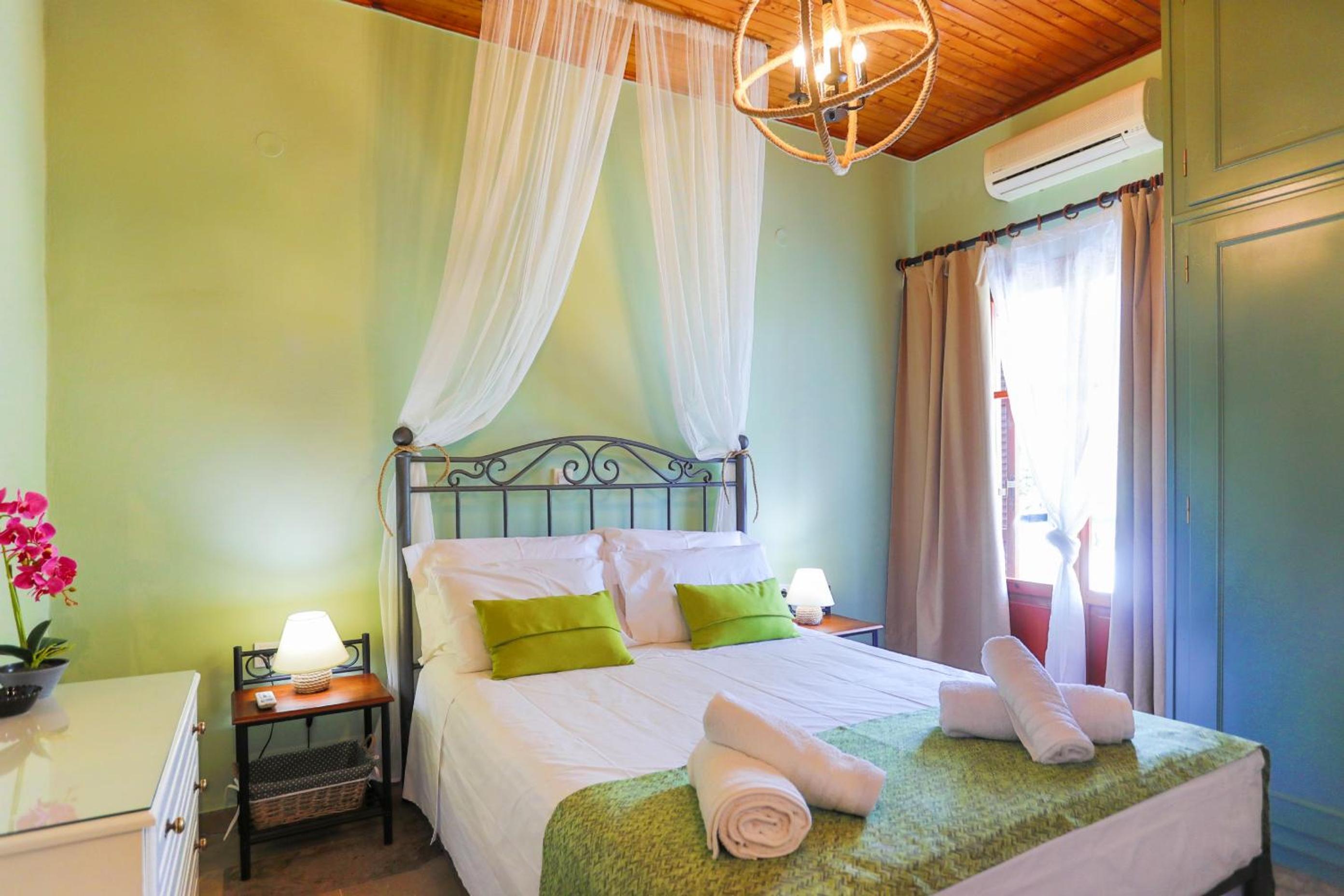 Cochelli Lower Pool Walk to beach WiFi AC photo 4