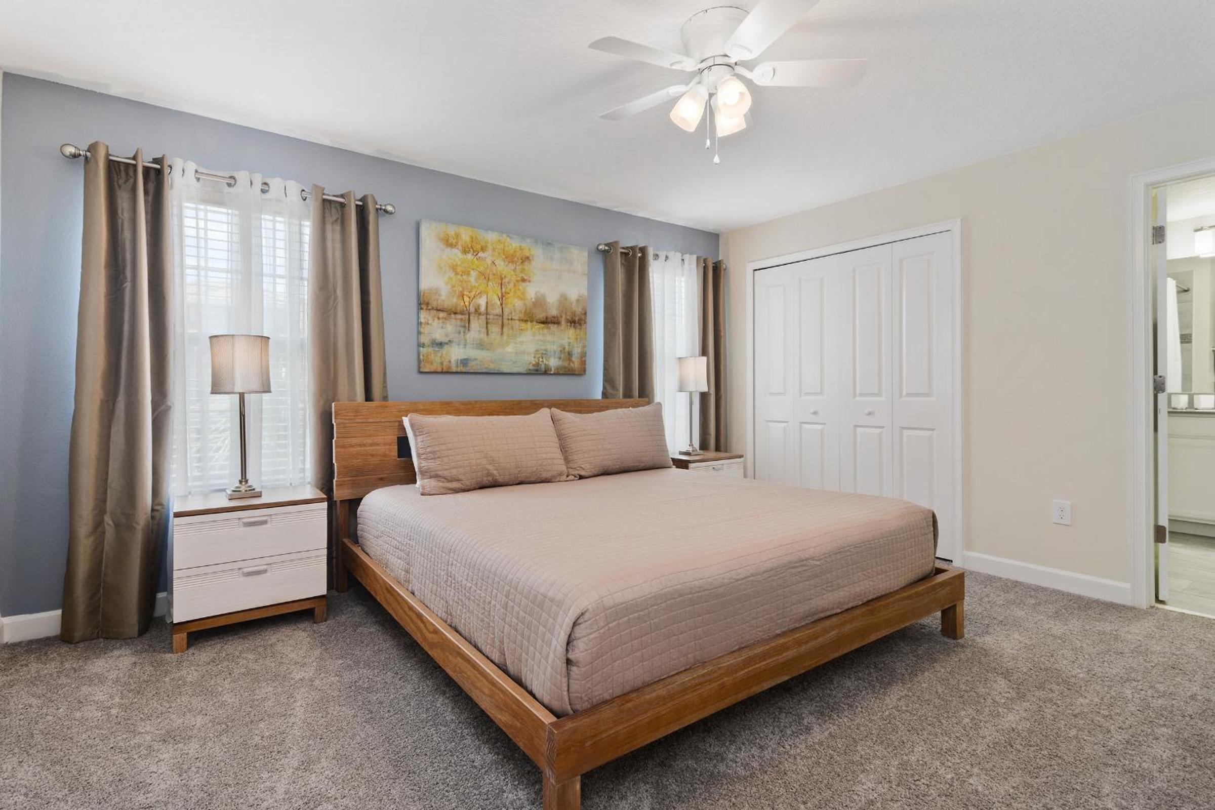 Four Bedrooms with Screen PoolStoreyLake 4910 view 3