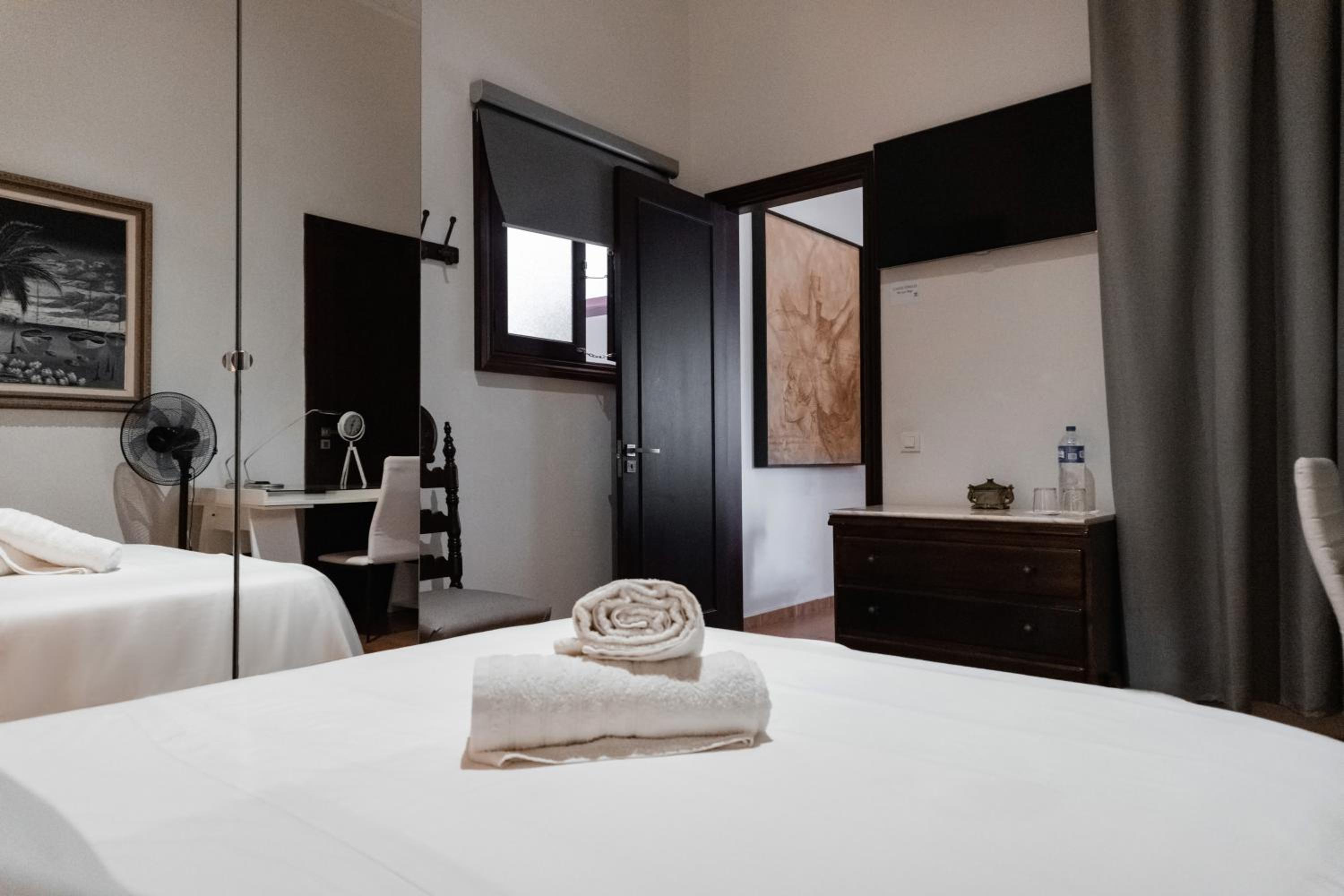 Santa Ana Suite & Rooms