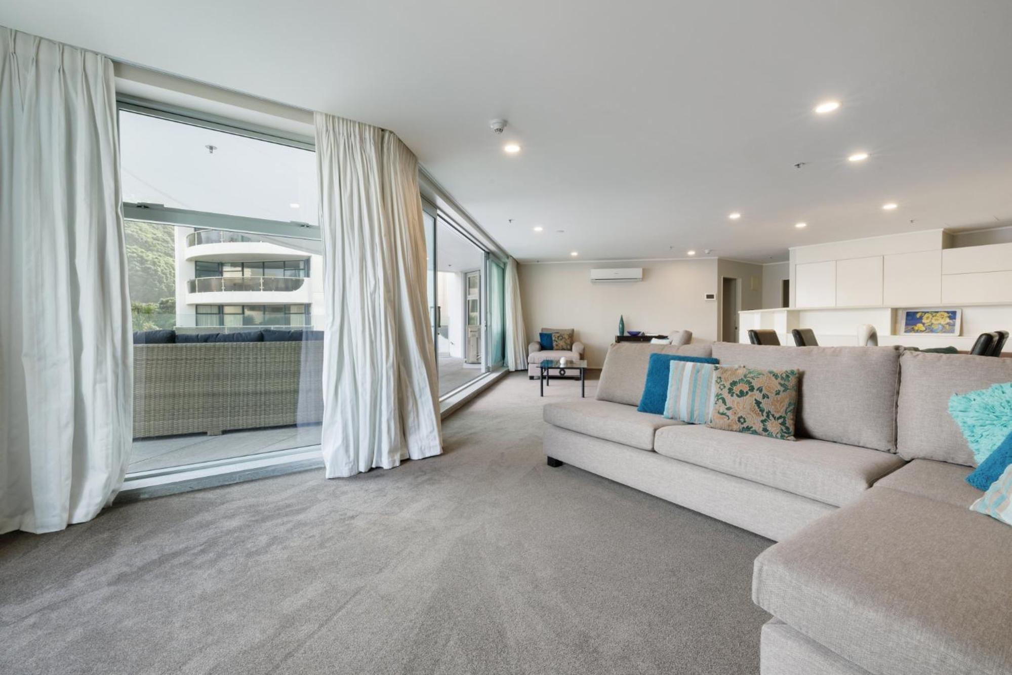 Oceanside Apartment with Pool Views view 5